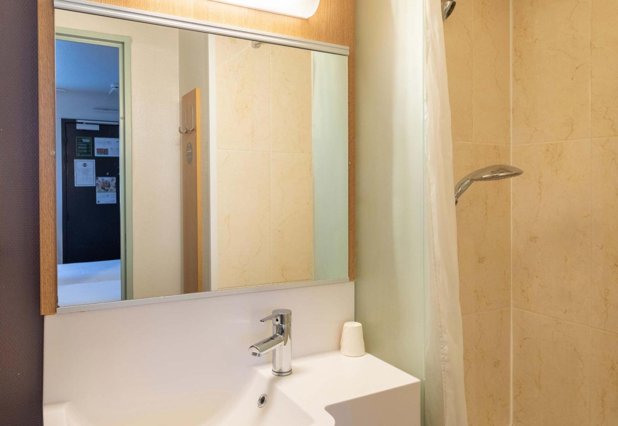 B&B Hotel Ажен Экстерьер фото